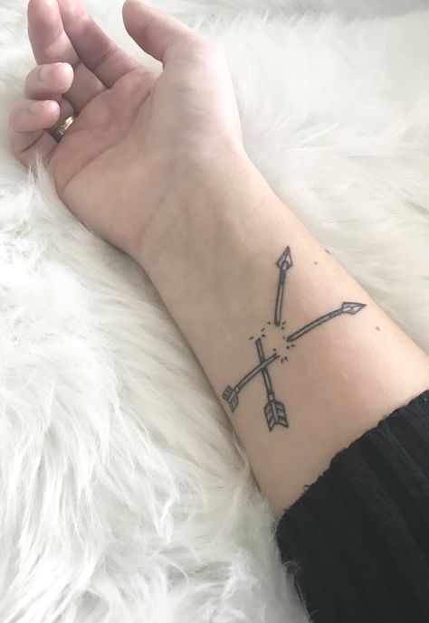 “Sometimes you lose and sometimes you’re shooting broken arrows in the dark. But I see the hope in your heart.” My ‘Avicii’s Broken arrows’ tattoo. Avicii Tattoo, Arrow Tattoo Ideas, Equius Zahhak, Arrows Tattoo, Mens Arrow Tattoo, Rope Tattoo, Father Son Tattoo, Son Tattoo, Arrow Tattoo Design