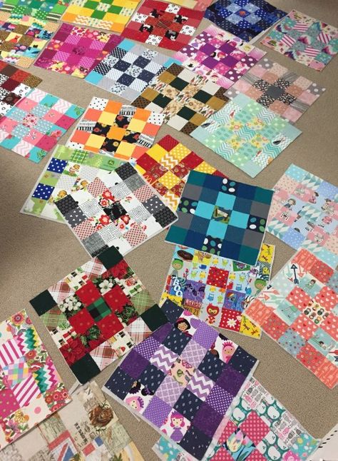 Easy Quilt Squares, Popular Sewing Patterns, Cheater Quilt Fabric, Charm Pack Quilts, Postage Stamp Quilt, Scrappy Quilt Patterns, Charm Quilt, Easy Quilt, Quilt Squares