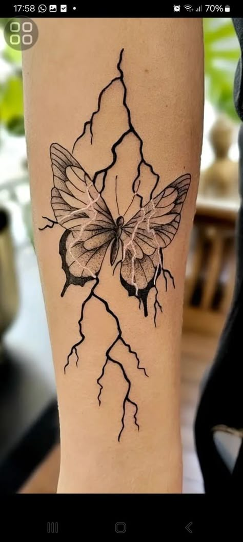 Cute Simple Tattoos, Hip Thigh Tattoos, Cool Wrist Tattoos, Mom Tattoo Designs, Wrist Tattoos For Women, Classy Tattoos, Cute Tattoos For Women, Arm Tattoos For Women, Tattoo Feminina