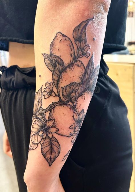 A lovely bough of organic lemon fruits, and blossoms done by @colleenajsmith!! "The ability to show off fine line work through the darkness of the leaves, and the rhythm of the boughs is immensely gratifying. It reveals a unique gestural motion that tapers the arm and gives the tattoo a distinctive motion to fit the iteration of her own bodily narrative." - Colleen Fruits Tattoo, Lemon Tattoo, Fruit Tattoo, Mama Tried, Lemon Art, Floral Tattoo Sleeve, Line Work, Nature Tattoos, Best Tattoo