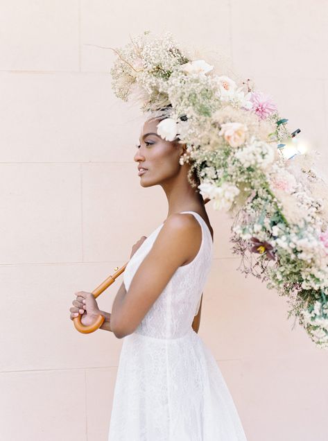 Diy Floral Umbrella, Lace Umbrella Photography, Floral Umbrella Wedding, Flower Umbrella Photoshoot, Wedding Style Shoot, Floral Umbrellas Diy, Flower Umbrella Diy, Umbrella Photoshoot Ideas, Umbrella Flower Arrangement