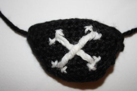 Pirate eyepatch Pirate Costume Couple, Pirate Eyepatch, Crochet Pirate, Pirate Eye Patch, Crochet Skull Patterns, Pirate Eye, Pirate Eye Patches, Couple Halloween Costumes For Adults, Crochet Skull