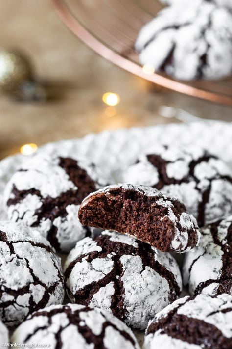 Crinkle Cookies Aesthetic, Crinkles Aesthetic, Christmas Crinkle Cookies, Snow Cookies, Chocolate Crinkle, Chocolate Slabs, Blueberry Chocolate, Chocolate Cookie Dough, Chocolate Biscuits