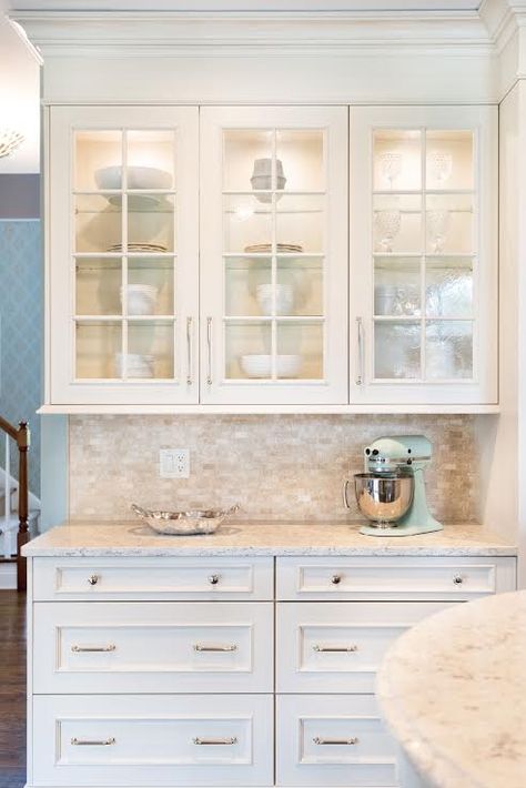 Traditional Kitchen Glass Cabinets, White Kitchen Cabinets With Glass Doors, Clear Kitchen Cabinets, Kitchen Glass Cabinet, Kitchen Glass Cabinets, White Kitchen Cabinet Doors, Cabinet Update, Kitchen Desk Areas, Pik 2