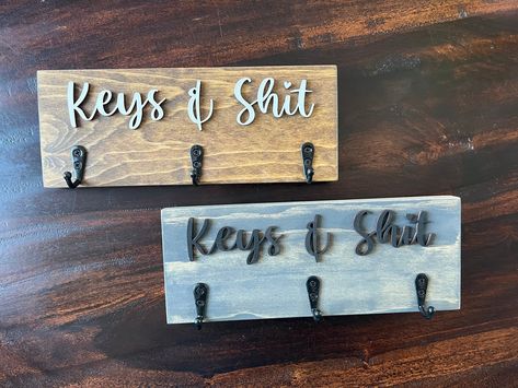 Key Holder Sayings Funny, Cute Ways To Give Your Boyfriend A House Key, Funny Key Holder, Custom Card Box, Key Holder For Wall, Key Tray, College House, Laser Ideas, Key Holders