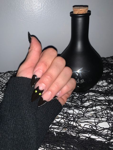 Spooky Pointy Nails, Simple Spooky Acrylic Nails, Black Cat Acrylic Nails, Black Sparkle Halloween Nails, Elegant Halloween Nails Black, Cat Nails Halloween, Black Cat Nails Halloween, Black Cat Halloween Nails, Halloween Nails Black Cat