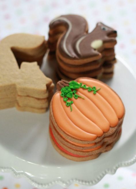 {Recipe} Pumpkin Spice Cut-Out Cookies Cookie Dunkers, Rolled Cookies, Pumpkin Spice Cookie Recipe, Bake Ideas, Cookies Fall, Flooding Cookies, Cut Out Cookie Recipe, Recipe Pumpkin, Cutout Cookies