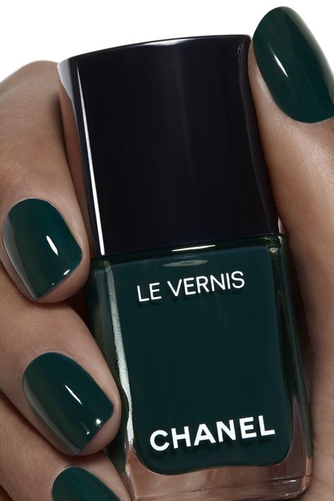 LE VERNIS Longwear Nail Colour 582 - FICTION | CHANEL Nail Art Halloween, Chanel Nail Polish, Christmas Manicure, Chanel Nails, Green Nail Polish, Nail Colour, Green Nail, Manicure Y Pedicure, Halloween Nail Art