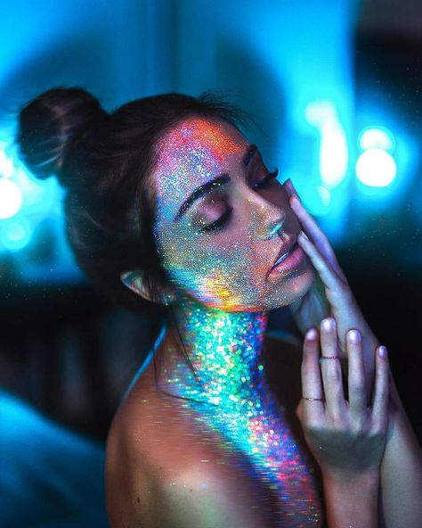 Artistic Portrait Photography, Surreal Photography, Glitter Photography, Color Splash Photography, Foto Portrait, Neon Painting, Portrait Lighting, Portrait Photography Women, Self Portrait Photography