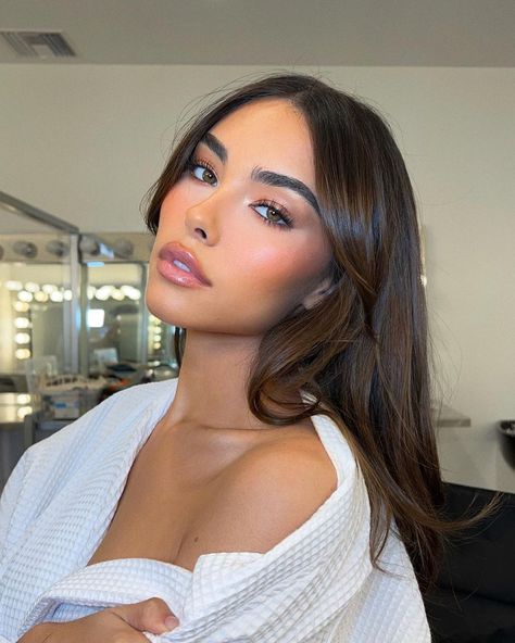 Madison Beer Photoshoot, Madison Beer Makeup, Madison Beer Instagram, Beer For Hair, Madison Beer Style, Madison Beer Outfits, Beer Outfit, Vogue Beauty, Hair Inspo Color