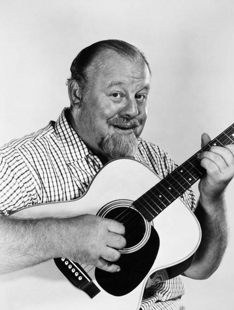 Burl Ives, 1909 - 1995. 85; actor, voice over actor, folk singer, writer, author. Autobiography Wayfering Stranger 1948. Bobby Driscoll, Burl Ives, Vintage Actors, Alec Guinness, Anthony Perkins, Hollywood Actors, Actors Images, Rudolph The Red, James Dean