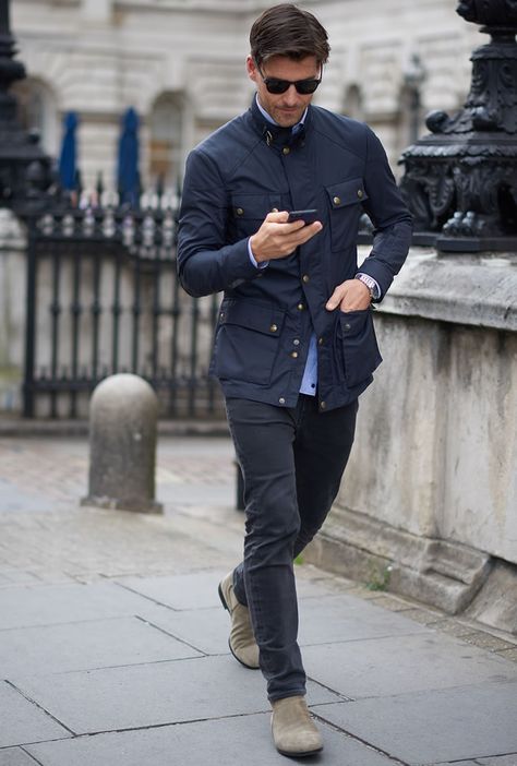 Johannes Hubel wearing a field jacket and jeans Barbour Jacket Outfit, Grey Outfits, Johannes Huebl, Barbour Style, Trendy Blazers, Men's Street Style, Barbour Jacket, Retro Jeans, Men With Street Style