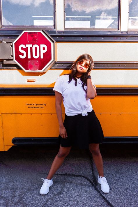 School Bus Photoshoot, Bus Photoshoot, Maxi Skirt Style, Stop Sign, Minimal Look, School Photography, Floral Maxi Skirt, Midi Length Skirts, Bus Stop