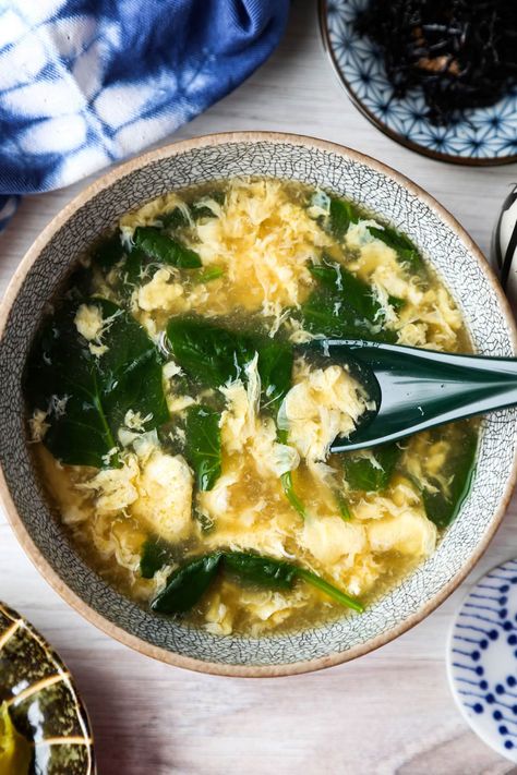 Egg Drop Soup Recipe, Asian Soup Recipes, Japanese Egg, Asian Dinners, Japanese Soup, Egg Drop Soup, Spinach Soup, Easy Asian, Easy Asian Recipes