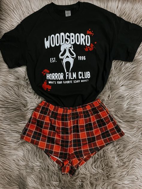 Scarie Movie, Ghostface Mask, Scream Outfits, Soirée Halloween, Horror Movie T Shirts, Blood Splatter, Cute Pajama Sets, Cute Pajamas, Movie T Shirts