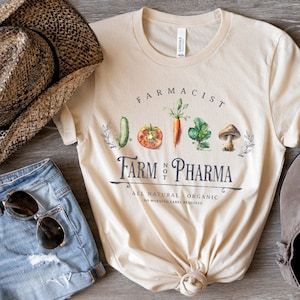 Super cute t-shirt! I just love it. Had to share with everyone! Farmstand Recipes, Gift For Gardener, Shirt Business, Botanical Shirt, Gardening Shirts, Perfect Stocking Stuffers, Cute Tshirts, Solid Black, Crew Neckline