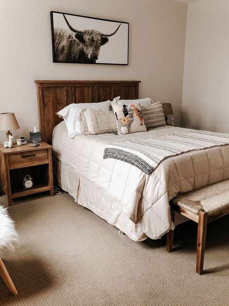 Simple Western Room Decor, Cute Country Bedrooms, Simple Western Bedroom Ideas, Simple Western Room Ideas, Simple Western Bedroom, Vaquera Room Ideas, Western Bedroom Ideas For Teens, Grey Lash Room, Room Inspo Farmhouse