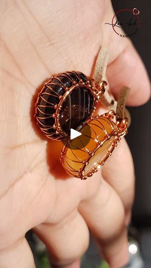 Wrapping Stones, Basic Macrame, Wire Tutorials, How To Wrap, Wire Jewelry Designs, Macrame Knot, Wire Wrapping Stones, Drum Pendant, Jewelry Techniques