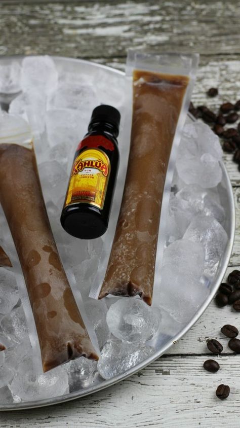 Make these easy and refreshing Kahlua Coffee Ice Pops! Adult Camping Party, Boozy Pops, Boozy Ice Pops, Alcoholic Popsicles, Frozen Coffee Drinks, Kahlua Coffee, Boozy Popsicles, Ice Candy, Freeze Pops