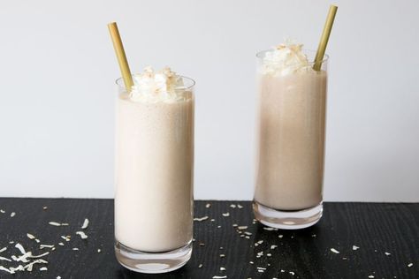 Banana and Baileys Make a Yummy Piña Colada Protein Shakes For Kids, Banana Colada, Baileys Cocktails, Weight Watcher Smoothies, Magic Bullet Recipes, Layered Drinks, Three Ingredient Recipes, Healthy Eating Breakfast, Chocolate Liqueur