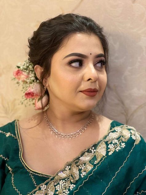 Eyeliner Looks Tutorial, Hairstyle For Chubby Face Indian Wedding, Makeup Ideas Matte, Party Makeup Looks Indian, Creative Eyeliner Looks, Makeup Ideas For Beginners, Makeup For Everyday, Trendy Makeup Looks, Lip Makeup Ideas