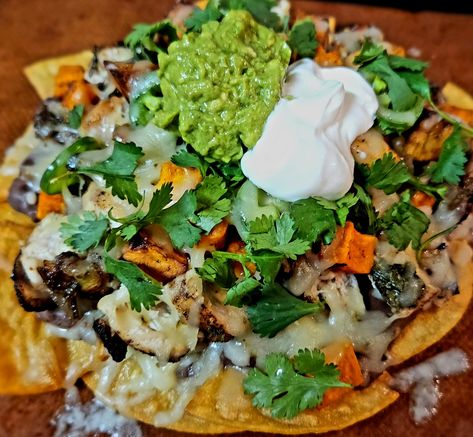 Jerk Chicken Nachos Recipe, Leftover Jerk Chicken Recipes, Jerk Chicken Nachos, Jerk Chicken Marinade, Chicken Nachos Recipe, Potato Nachos, Jerk Chicken Recipe, Jamaican Jerk Chicken, Caribbean Food