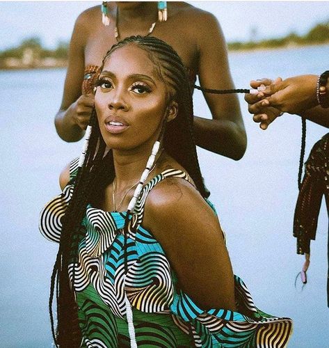 The beautiful Tiwa Savage Savage Hairstyle, Ghana Weaving Hairstyles, Hair Styles For Ladies, Weaving Hairstyles, Tiwa Savage, Ghana Weaving, Funky Hairstyles, Girls Hairstyles Braids, Girls Braids