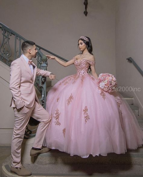 Quince Chambelanes Outfits, Chambelanes Outfits Quinceanera, Chambelanes Outfits, Quince Pictures, Xv Dresses, Quinceanera Pink, Mexican Quinceanera Dresses, Pink Sweet 16, Quinceanera Themes Dresses