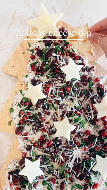 k r i s t e n on Instagram: "this holiday appetizer is so fun & festive • a perfectly delicious christmas tree cheese dip board • like the #butterboard but only better • the best part of this … you literally cannot mess it up, gang • a little mess is a-ok on this decked out tree start by spreading a soft cheese of your choice • i went with an herbed goat cheese • next layer the following ingredients: craisins, parsley, pomegranates, parmesan cheese, and apples for the stars you can use any g Goat Cheese Christmas Tree, Holiday Goat Cheese Board, Goat Cheese Christmas Board, Christmas Tree Butter Board, Goat Cheese Board Ideas, Goat Cheese Board, Christmas Tree Cheese Board, Dip Board, Christmas Tree Cheese