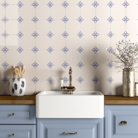 Blue And White Kitchen Tile Backsplash, Kitchen With Portuguese Tiles, Portuguese Country House, Cottage Tile Backsplash, Blue And White Kitchen Tiles, Portuguese Tile Bathroom, Portuguese Kitchen Design, Blue And White Tile Kitchen, Kitchen With White Tile Floor