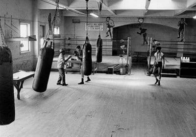 Boxing for beginners 1 - Art of Manliness Boxing For Beginners, Vintage Boxing Gym, Excercise Routine, Gym Etiquette, Boxing Lessons, Muay Thai Gym, Gym Design Interior, Boxing Ring, School Boxes