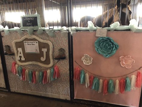 Decorating Animal Pens County Fair, Fair Horse Stall Decorations Ideas, 4-h Horse Stall Decorating Ideas, County Fair Stall Decorations Ideas, 4h Fair Stall Decorations, 4h Horse Stall Decorations, Horse Show Stall Decorations, Horse Stall Decorations For Fair, 4h Decorations