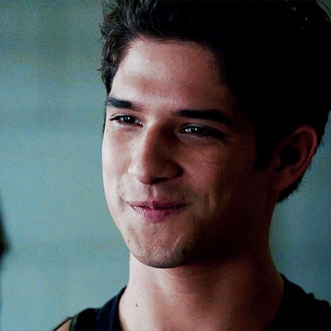 Scott Mccall Icons, سكوت ماكول, Scott Mccall Gif, Tyler Posey Gif, Phoebe Aesthetic, Writing Madness, Tyler Posey Teen Wolf, Teen Wolf Werewolf, Titans Tv Series