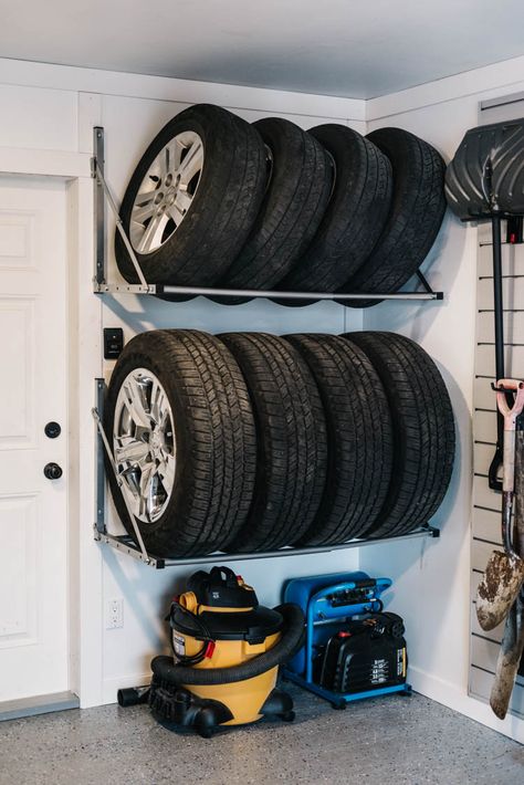 Garage Tire Storage, Garage Entryway, Tire Storage, Garage Organisation, Garage Door Types, Building A Garage, Garage Tool Organization, Shelves Ideas, Storage Room Organization