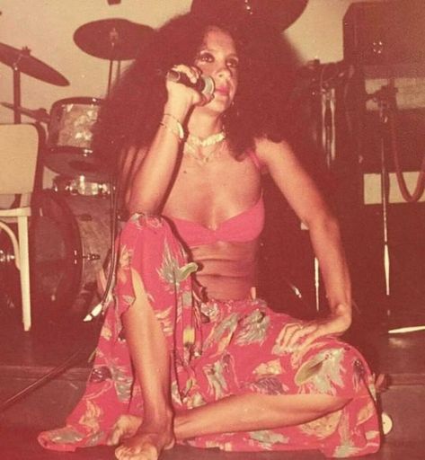 Brazilian Woman Style, Bossa Nova Aesthetic, 1970 Aesthetic, Nova Aesthetic, 70s Icons, Cleopatra Jones, Disco Aesthetic, Brazil Fashion, Boho 70s