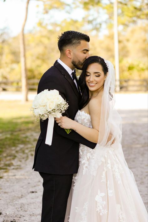 Groom kissing Brides head Bride And Groom Kiss, Wedding Photo Inspo, Bride Head, Photo Poses For Couples, Wedding Picture, Photo Inspo, Couple Posing, Wedding Pictures, Picture Ideas