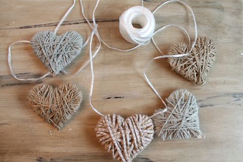 Twine Hearts Diy, Diy Valentines Day Garland, Yarn Heart Garland, Wooden Hearts Crafts Ideas Diy, Yarn Hearts Diy, Natural Valentines Decor, Valentine Porch Decorating Ideas, Valentine Garland Diy, Diy Valentines Garland