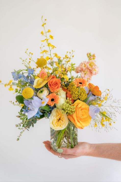 Yellow Flower Arrangements, Blue Flower Arrangements, Orange Bouquets, Giving Flowers, Yellow Bouquets, Yellow Wedding Flowers, Best Flowers, Colorful Bouquet, Fresh Flowers Arrangements