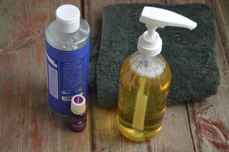 Shaving Oil Diy, Mens Shaving Cream, Men Shaving, Natural Beauty Diy, Shaving Oil, Body Care Products, Young Living Oils, Homemade Bath Products, 2 Ingredient