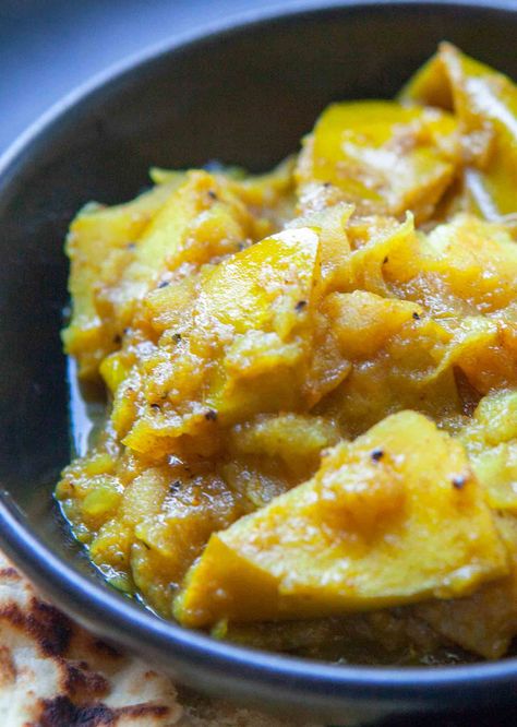 Green Apple Curry ~ Simple and easy curry made with Granny Smith green apples. ~ SimplyRecipes.com #quickandeasy #vegetarian #curry Seasonal Recipes Fall, Easy Curry, Healthy Kitchen, Jamaican Recipes, Top Recipes, Seasonal Recipes, Cooking Inspiration, Sweet And Sour Pork, Green Apple