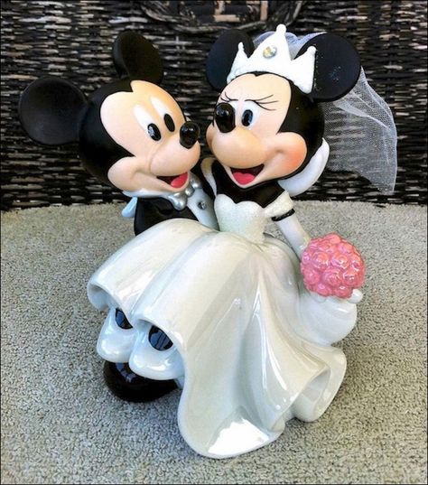 wedding cake topper that is so adorable. Minnie Mouse Wedding, Disney Wedding Cake Toppers, Mickey Mouse Wedding, Mickey Mouse Figurines, Mickey And Minnie Cake, Minnie Mouse Cake Topper, Wedding Cake Topper Figurines, Disney Wedding Cake, Disney Bridal Showers