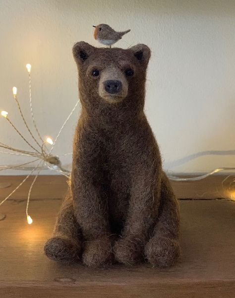 Felted Woodland Animals, Needle Felted Woodland Animals, Bear Needle Felt, Needle Felted Bear Tutorial, Felting Animals Easy, Needle Felted Bears, Cute Felted Animals, Wool Felted Animals, Needle Felt Bear