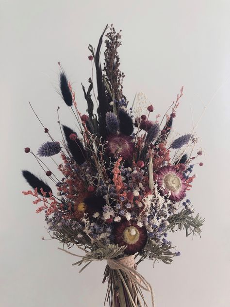 Alternative Floral Arrangements, Emo Wedding Bouquet, Black Dried Flower Bouquet, Grunge Flower Bouquet, Dark Forest Wedding Flowers, Witchy Flower Bouquet, Spooky Wedding Flowers, Gothic Dried Flower Arrangement, Black Wedding Bouquet Color Schemes