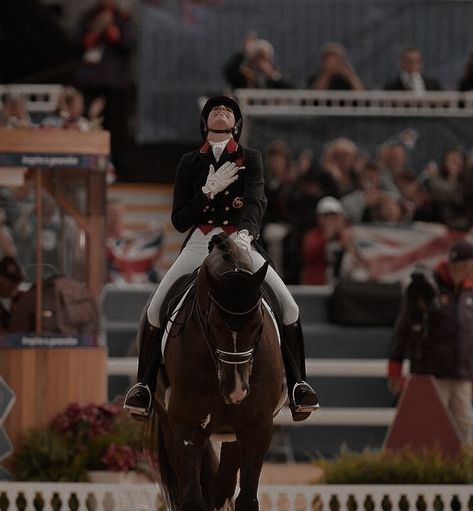 Horse Riding Competition, Dressage Aesthetic, Equitation Aesthetic, Dressage Competition, Horse Riding Aesthetic, Foto Sport, Horse Competition, Horseback Riding Outfits, Equestrian Aesthetic