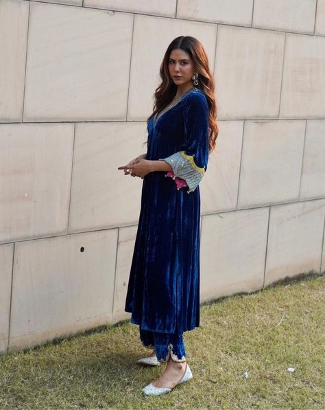 Latest Velvet Suit Designs, Designer Dresses Couture, Velvet Suit Design, Sonam Bajwa, Shirt Design For Girls, Trendy Outfits Indian, Velvet Dress Designs, Traditional Indian Dress, Pakistani Fancy Dresses