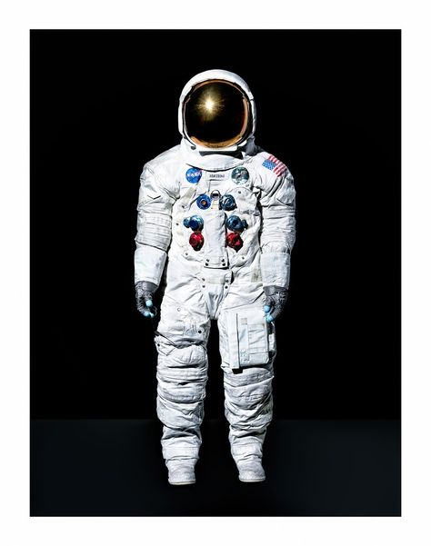 Nearly 50 years after the Apollo 11 mission, TIME photographed Neil Armstrong’s spacesuit in the Smithsonian Institution lab where it is being restored Nasa Space Suit, Astronaut Suit, Space Dust, Libros Pop-up, Damien Chazelle, Apollo 11 Mission, Life Space, Nasa Astronauts, Neil Armstrong