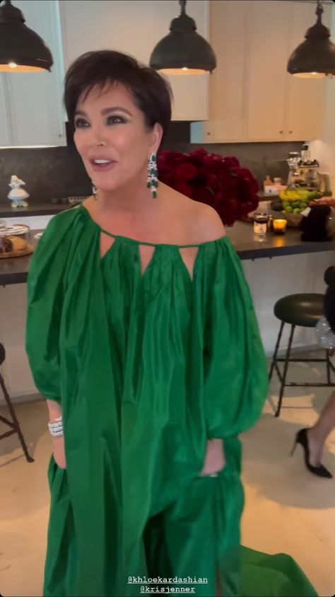 Mansion Kitchen, Xhosa Attire, Dress Sewing Tutorials, Kaftan Designs, Head Scarf Styles, Just Style, Kris Jenner, Latest African Fashion Dresses, African Attire