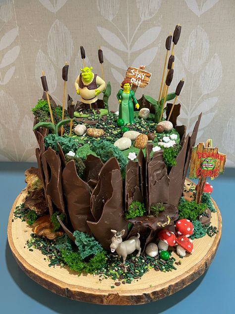 Swamp Cake Ideas, Shrek Swamp Cake, Shrek Birthday Party Cake, Rainforest Cake Ideas, Shrek Desserts, Shrek Cake Ideas, Shrek Cookies, Shrek Food, Shrek Birthday Cake