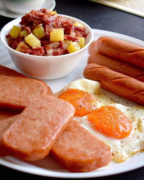 Pinoy Breakfast Platter, Filipino Breakfast Aesthetic, Pinoy Breakfast Ideas, Pinoy Breakfast, Filipino Breakfast, Breakfast Aesthetic, Breakfast Platter, Healthy Groceries, Yummy Comfort Food