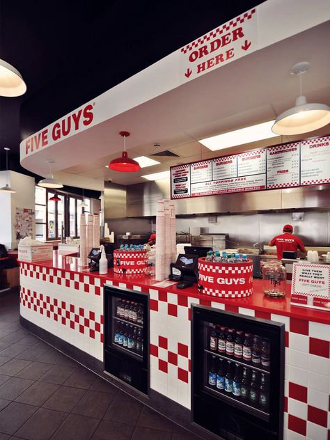 Fast Food Usa, Fries Store, Five Guy Burgers, New York Party, Diner Decor, Burger Places, Food Branding, Burger Bar, Burger And Fries